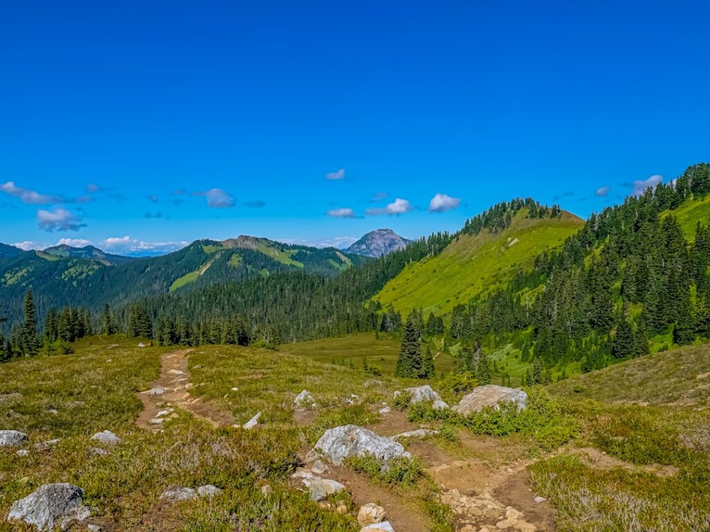 Ghid pentru a descoperi trasee spectaculoase de drumeție