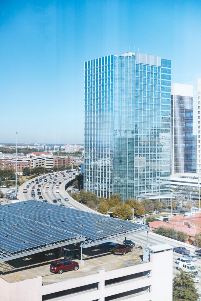 Ghid despre adaptarea cladirilor de birouri la surse de energie regenerabila