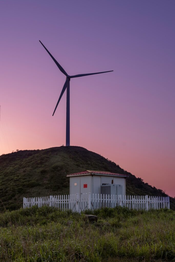 Cum sa combini mai multe surse de energie regenerabila intr-un sistem mixt