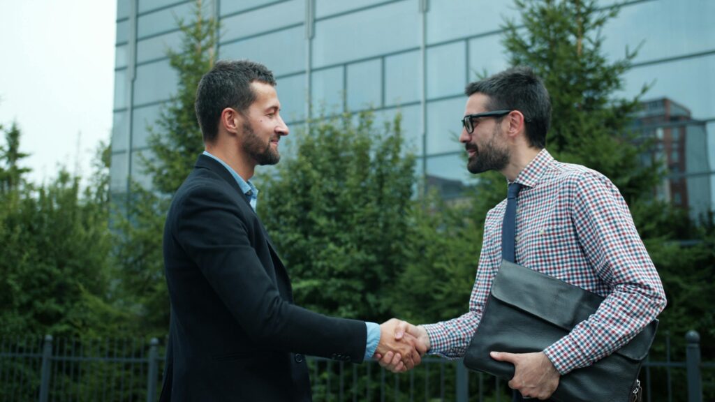Avantajele Externalizării Serviciilor Administrative către ADISAF